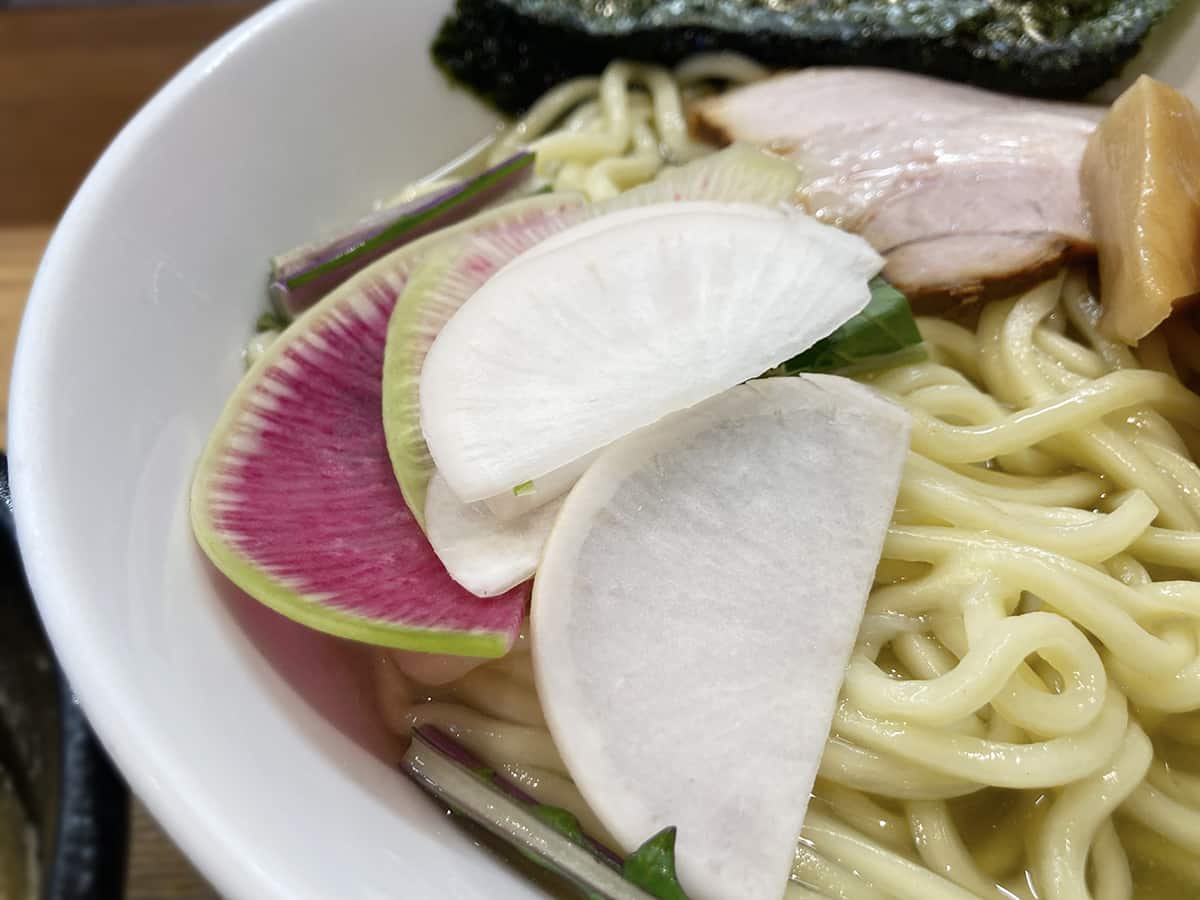 スライスした大根やカブ|らーめん いつ樹 本店