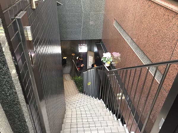 東京 新宿 新宿割烹 中嶋|階段