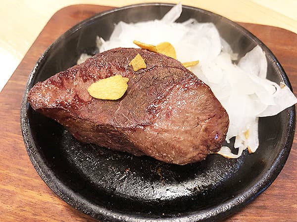 東京 新宿 肉バル BEEF KITCHEN STAND 歌舞伎町店|牛ハツのレアロースト