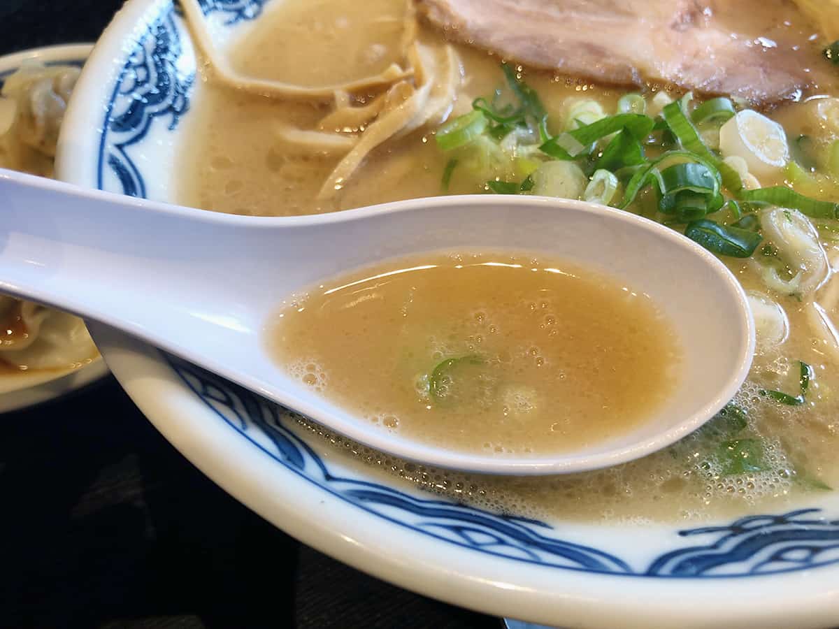 東京 丸の内 博多麺房 赤のれん 丸ビル店|スープ