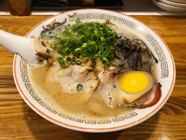 特製博多ラーメン｜東京 高田馬場 博多ラーメン でぶちゃん 高田馬場本店