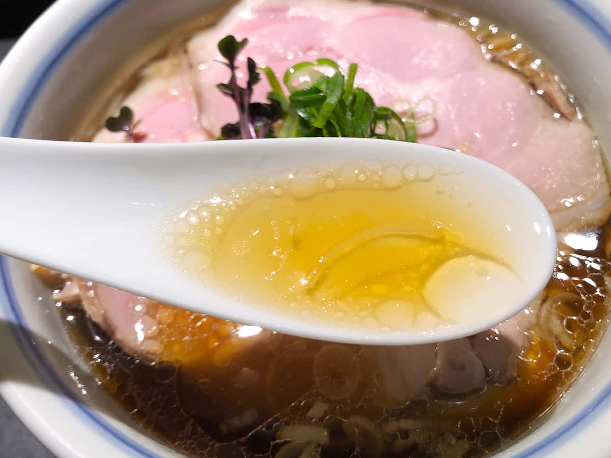 スープ|東京 新宿 焼きあご塩らー麺 たかはし 新宿本店