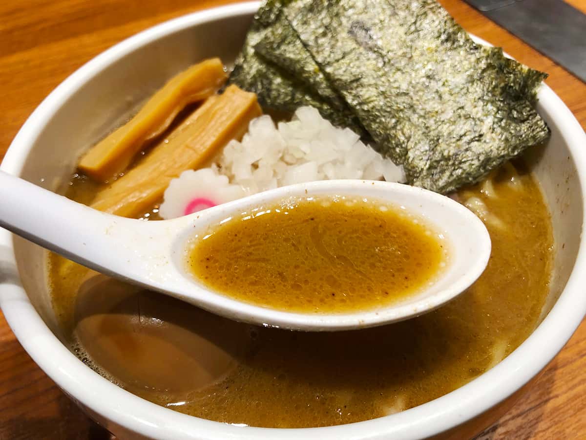 スープ|東京 新宿 煮干中華そば鈴蘭
