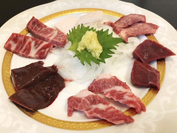 ミニ馬刺六種盛り｜熊本 二本木 馬料理専門 天國 本店