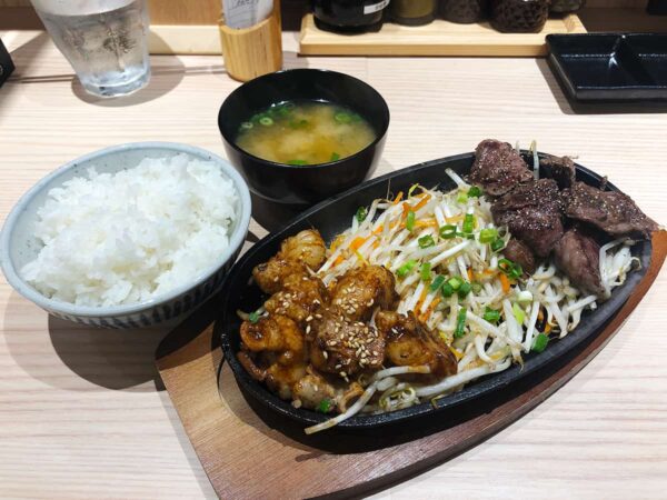 ホルモンとハラミ定食｜東京 東京駅 鉄板ホルモン 蟻月