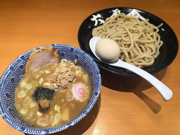 つけ麺界を牽引する超有名で東京駅のラーメンストリートにあるラーメン店「六厘舎」