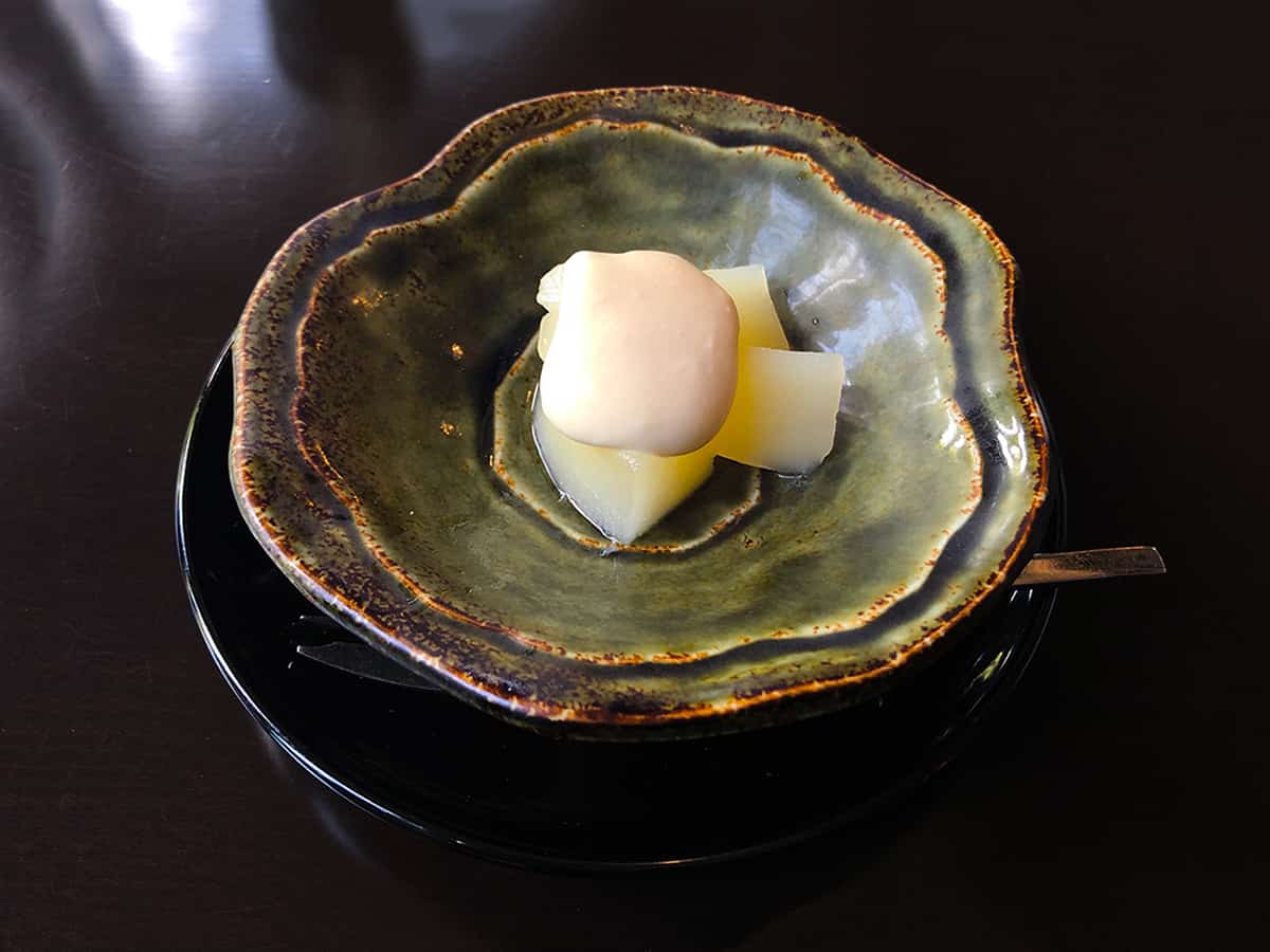 洋梨のコンポート|神奈川 箱根 懐石料理 花壇
