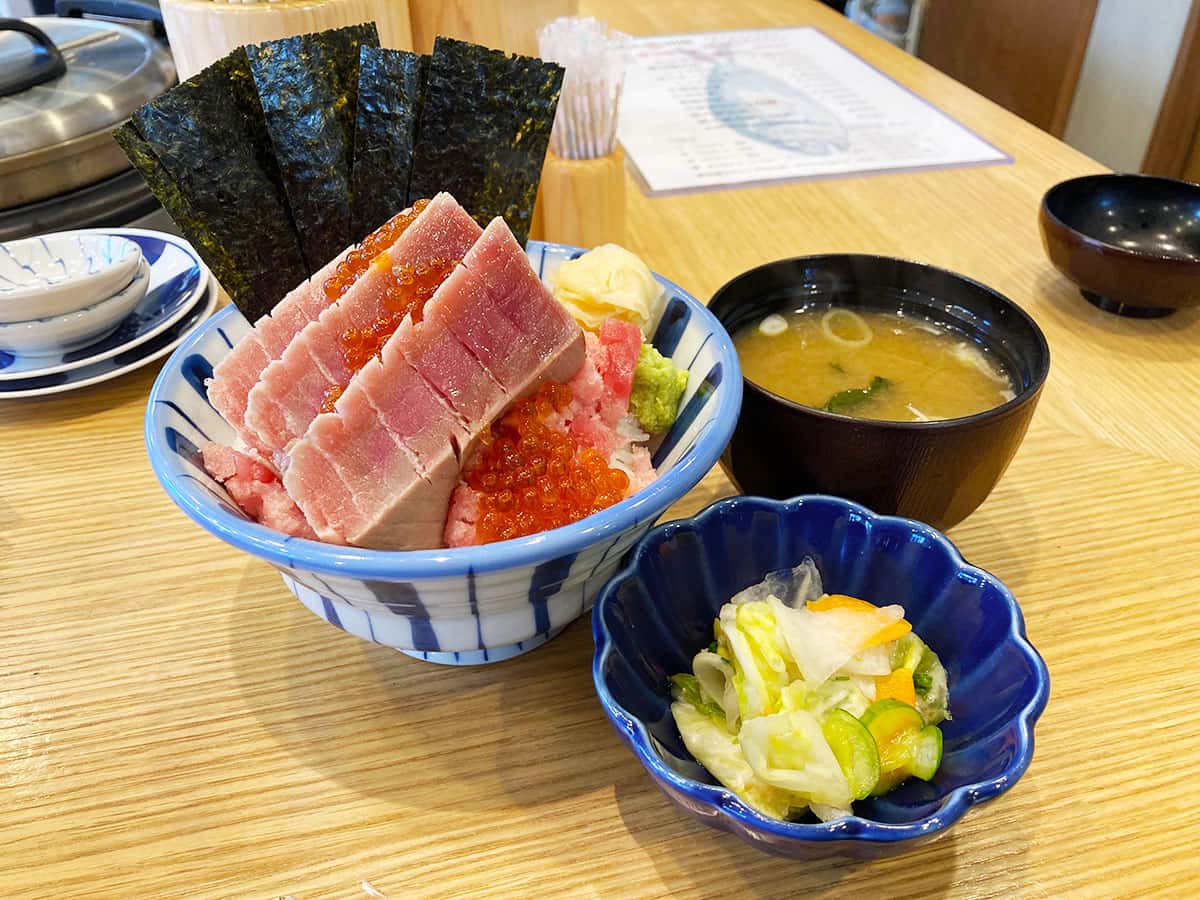 鮪山盛り丼|東京 西国立 魚焼き 玉河
