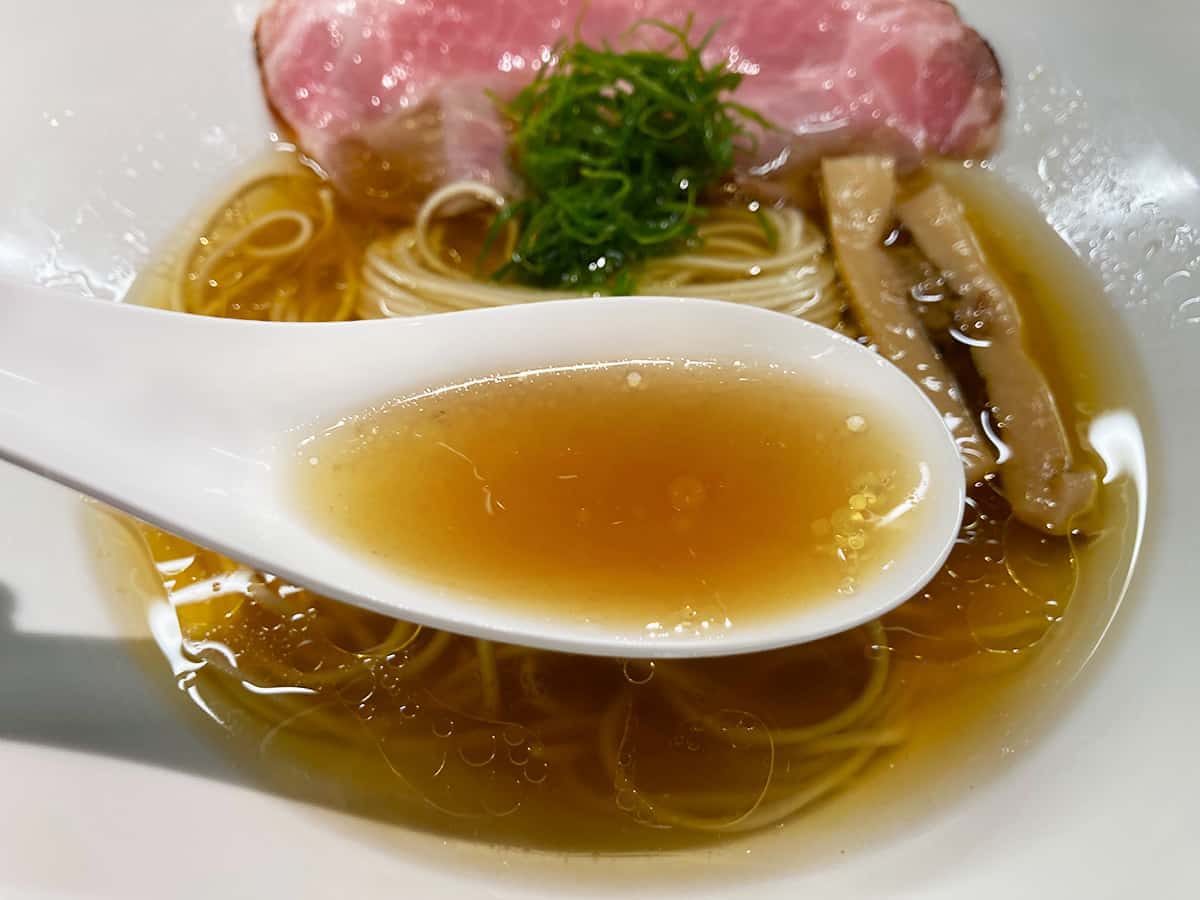 黒醤油ラーメンスープ|中華そば ぺる鶏