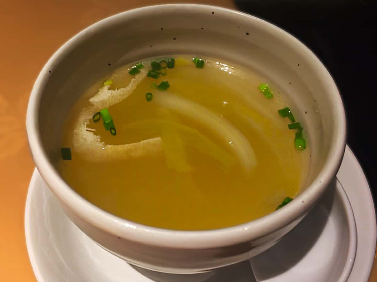 東京 神田 新世界菜館|鶏白湯スープ