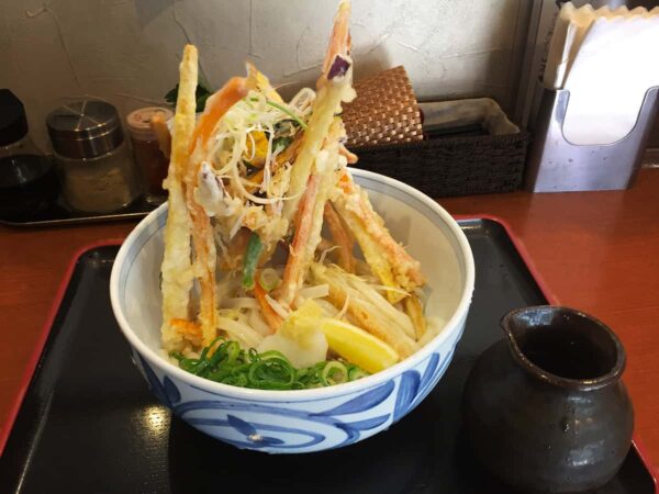 東京 中野 讃岐のおうどん 花は咲く｜彩り4種野菜のかき揚げぶっかけ