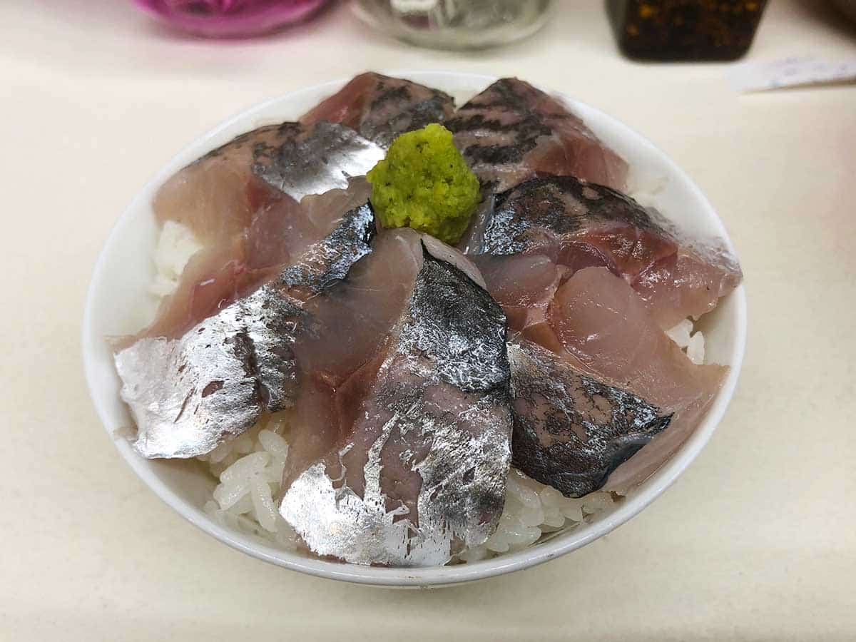 東京 銀座 マグロ卸のマグロ丼とラーメンの店|ミニ金アジ丼