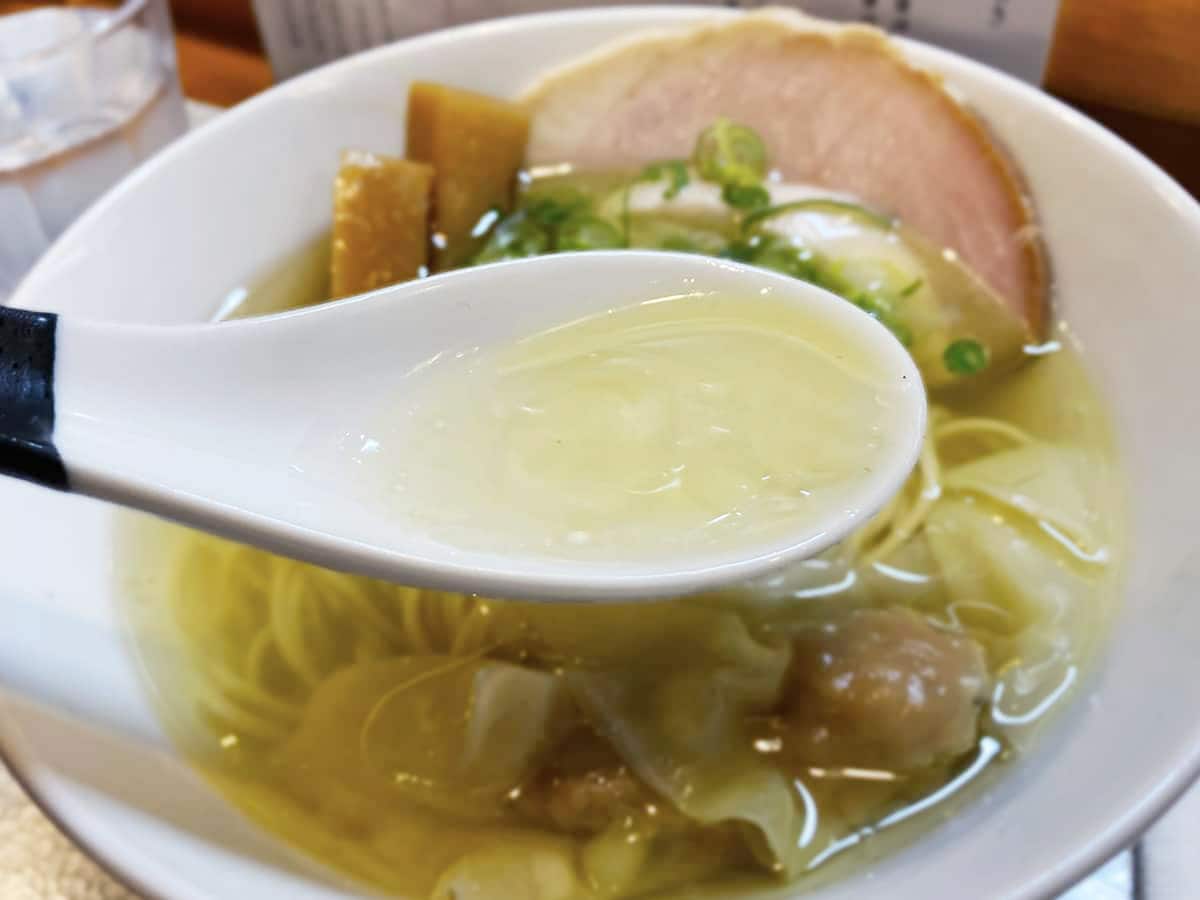 白醤油のスープ|ramen rise niji(ラーメンライズニジ)