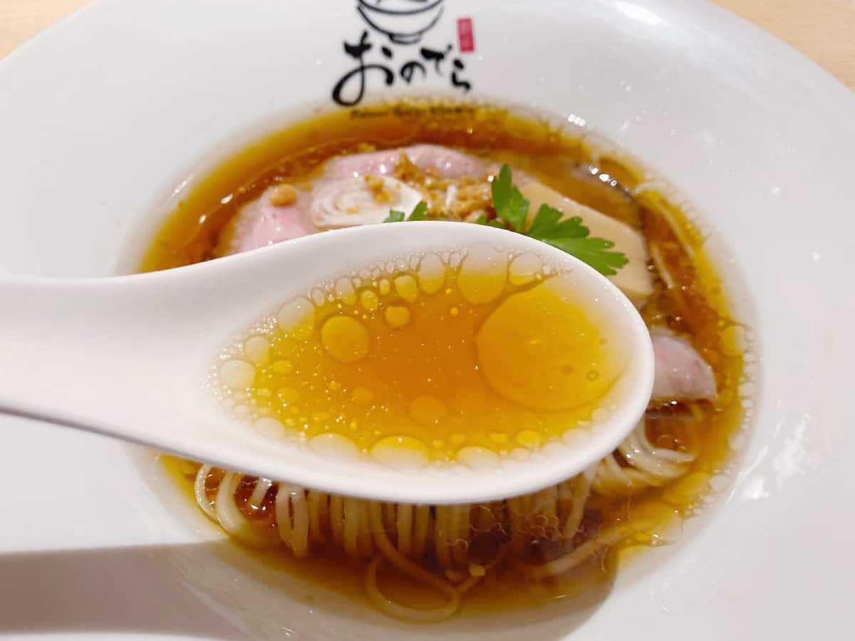 鶏の清湯スープとブレンド醤油のスープ｜麺 銀座おのでら 東銀座店