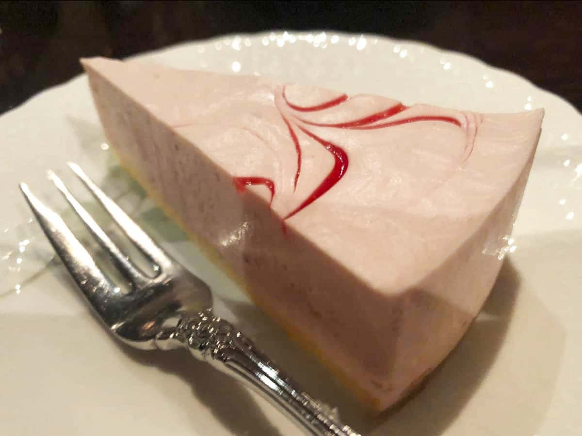 東京 池袋 皇琲亭|あまおうのレアチーズケーキ