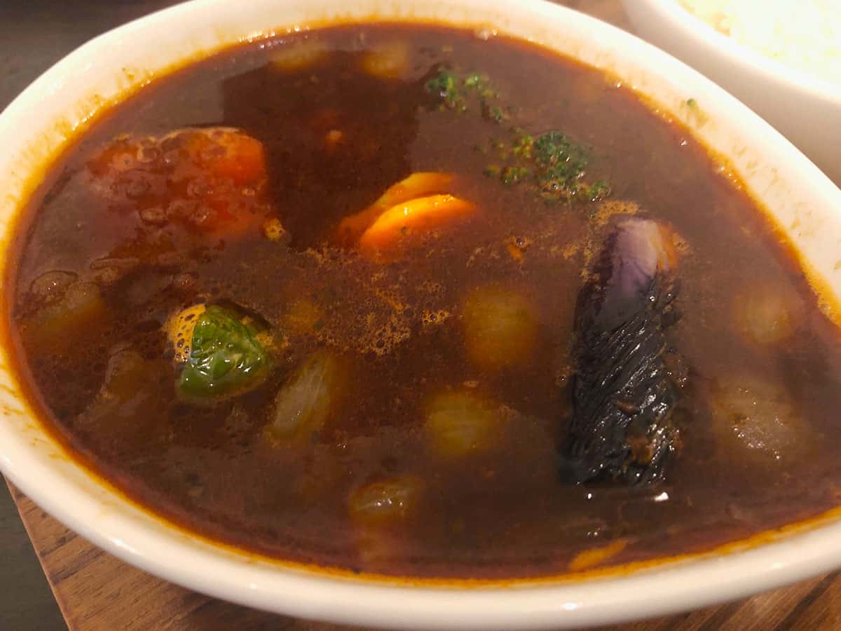 東京 神田 スープカレー屋 鴻 神田駿河台店|黒カレー