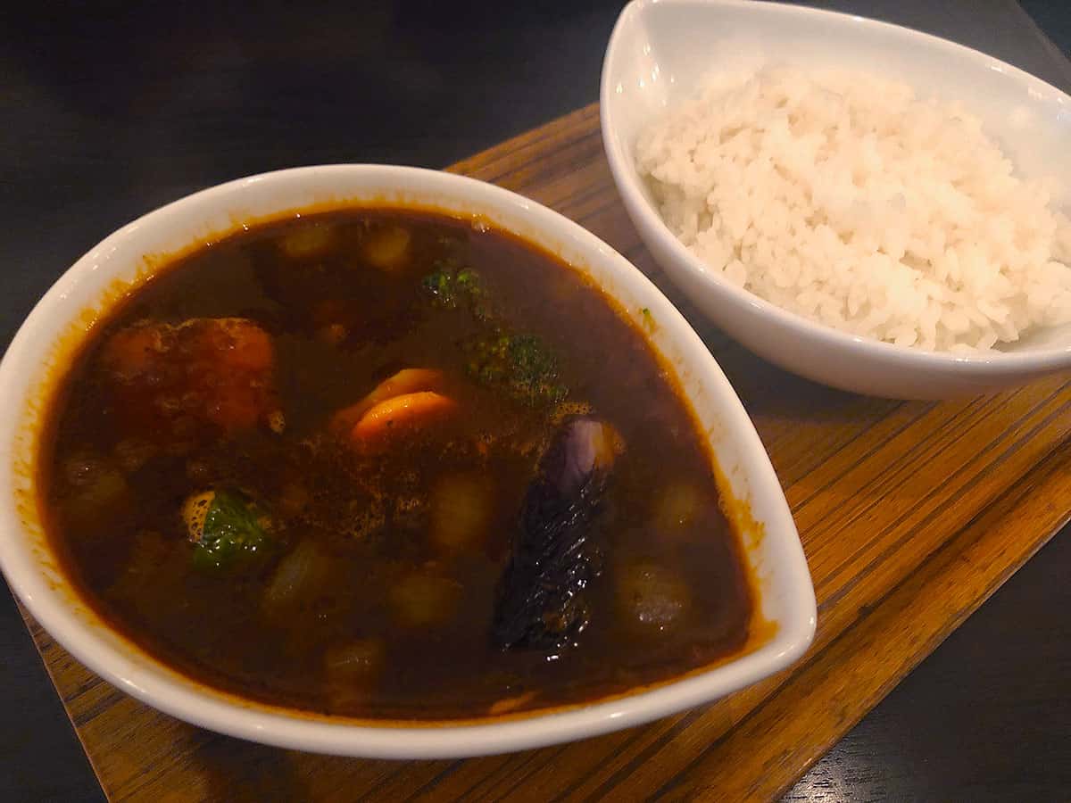 東京 神田 スープカレー屋 鴻 神田駿河台店|黒カレー