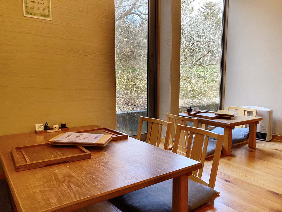 テーブル席|静岡 富士宮 そばの実 一閑人