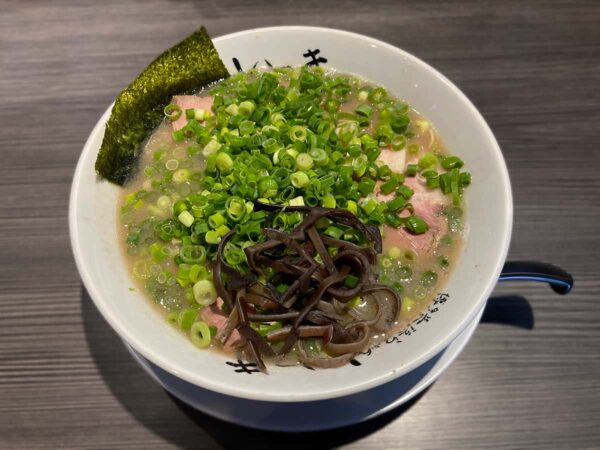 濃厚白濁で本場さながらの豚骨ラーメンが食べられる川口にあるラーメン店「博多長浜らーめん いっき」