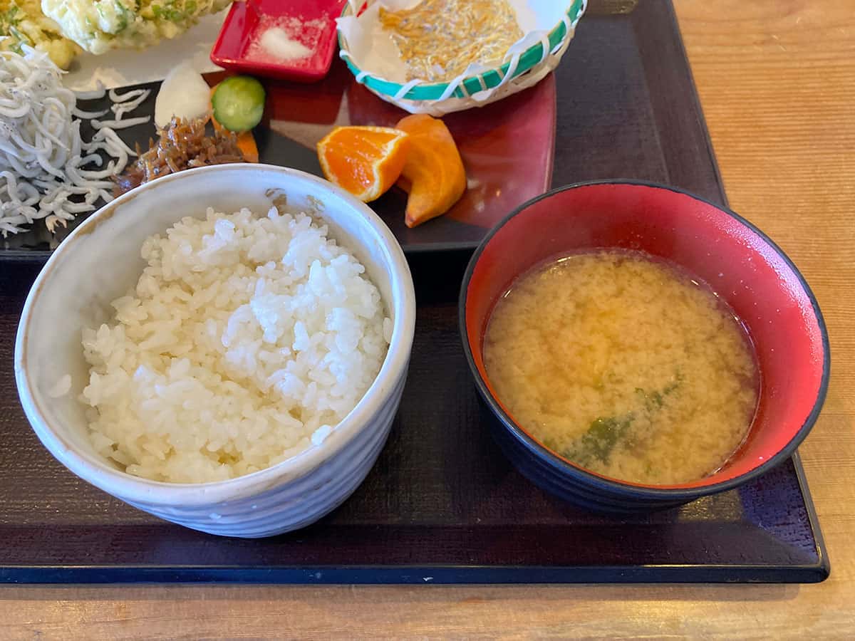 ご飯・味噌汁|神奈川 腰越 しらすや 腰越漁港前店