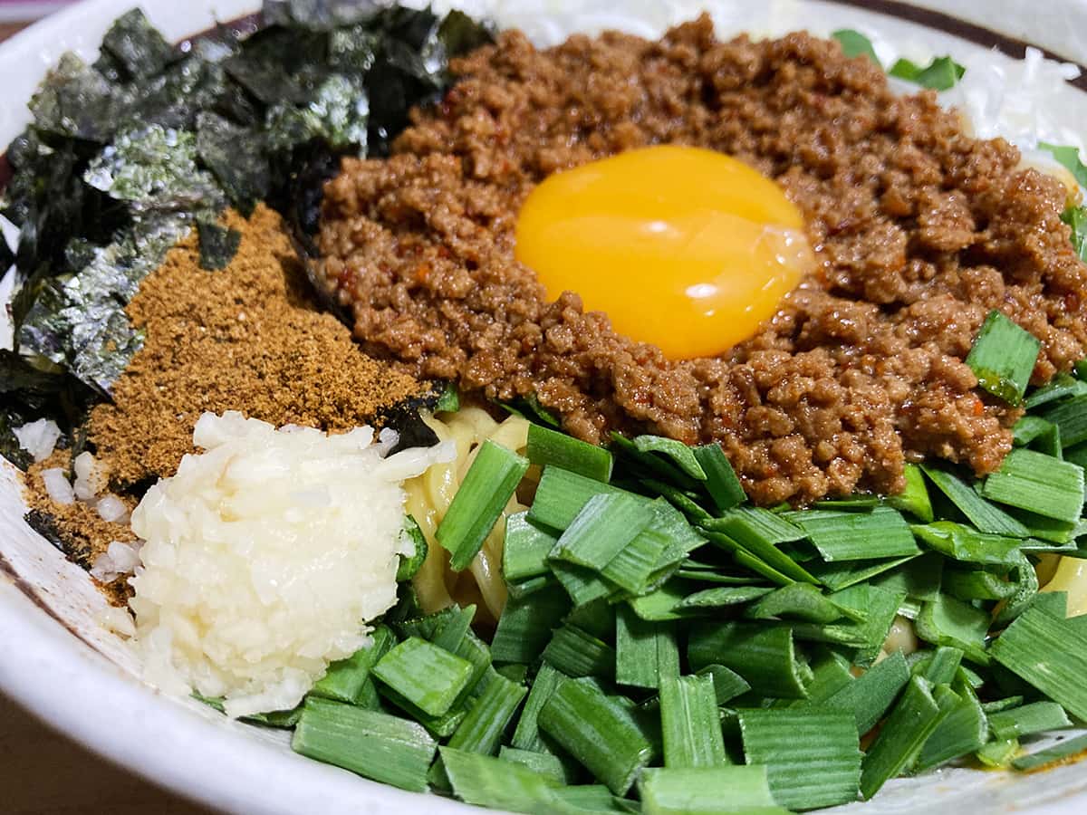 まぜそばの薬味|麺 酒 やまの