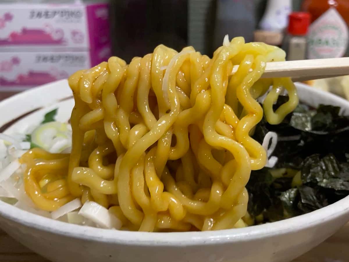 まぜそばの麺|麺 酒 やまの