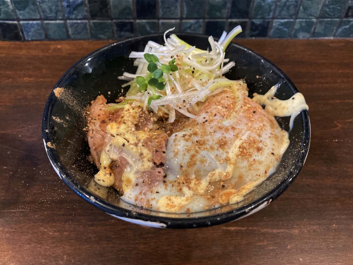 チャーマヨ温玉のせ|麺屋 みつば クローバー本店