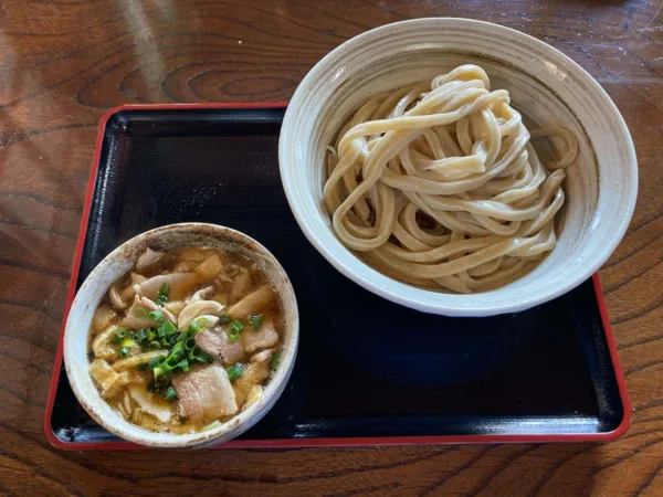 貝出汁の肉汁うどん｜田舎うどんてつ