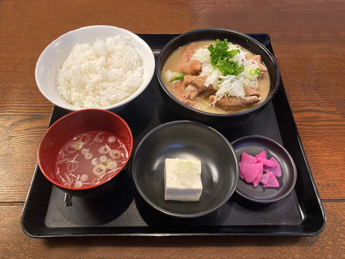 もつ煮定食(大)|モツ煮専門店 王里