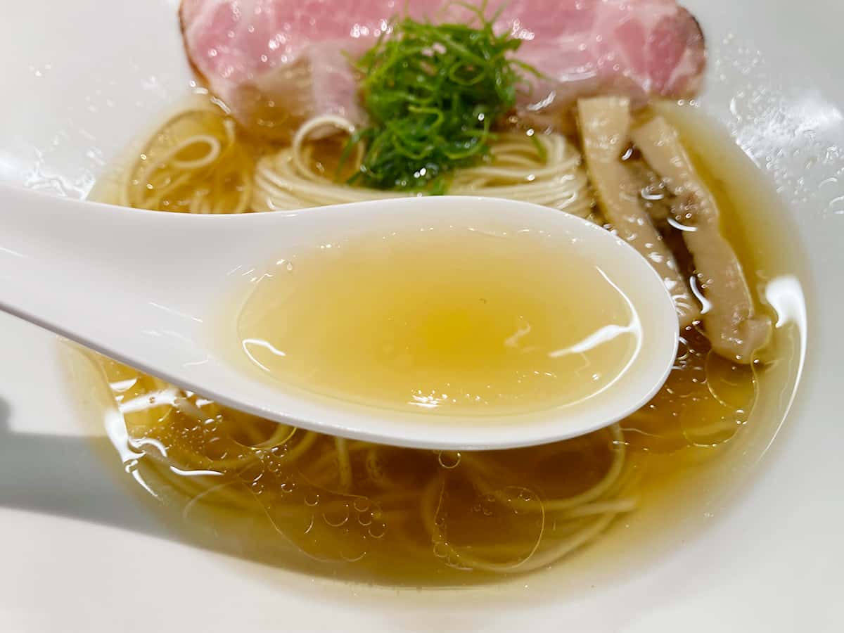 白醤油ラーメンスープ|中華そば ぺる鶏