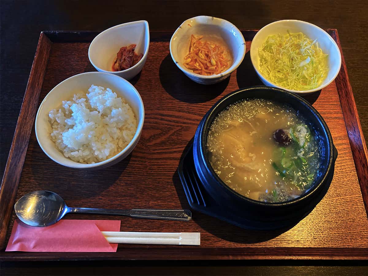 参鶏湯(サムゲタン)|韓国料理店 きむち屋