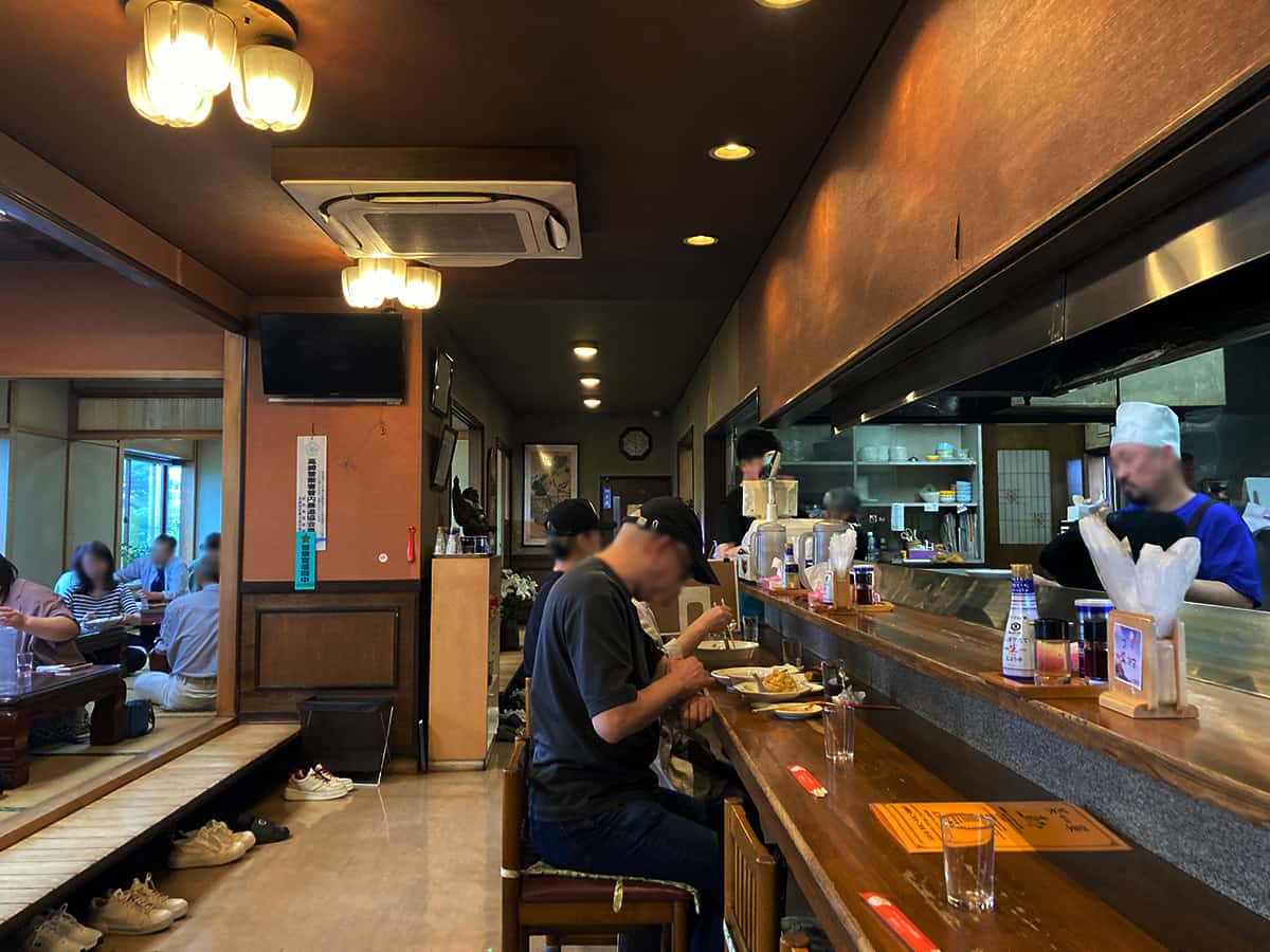 店内カウンター席|広ちゃん飯店