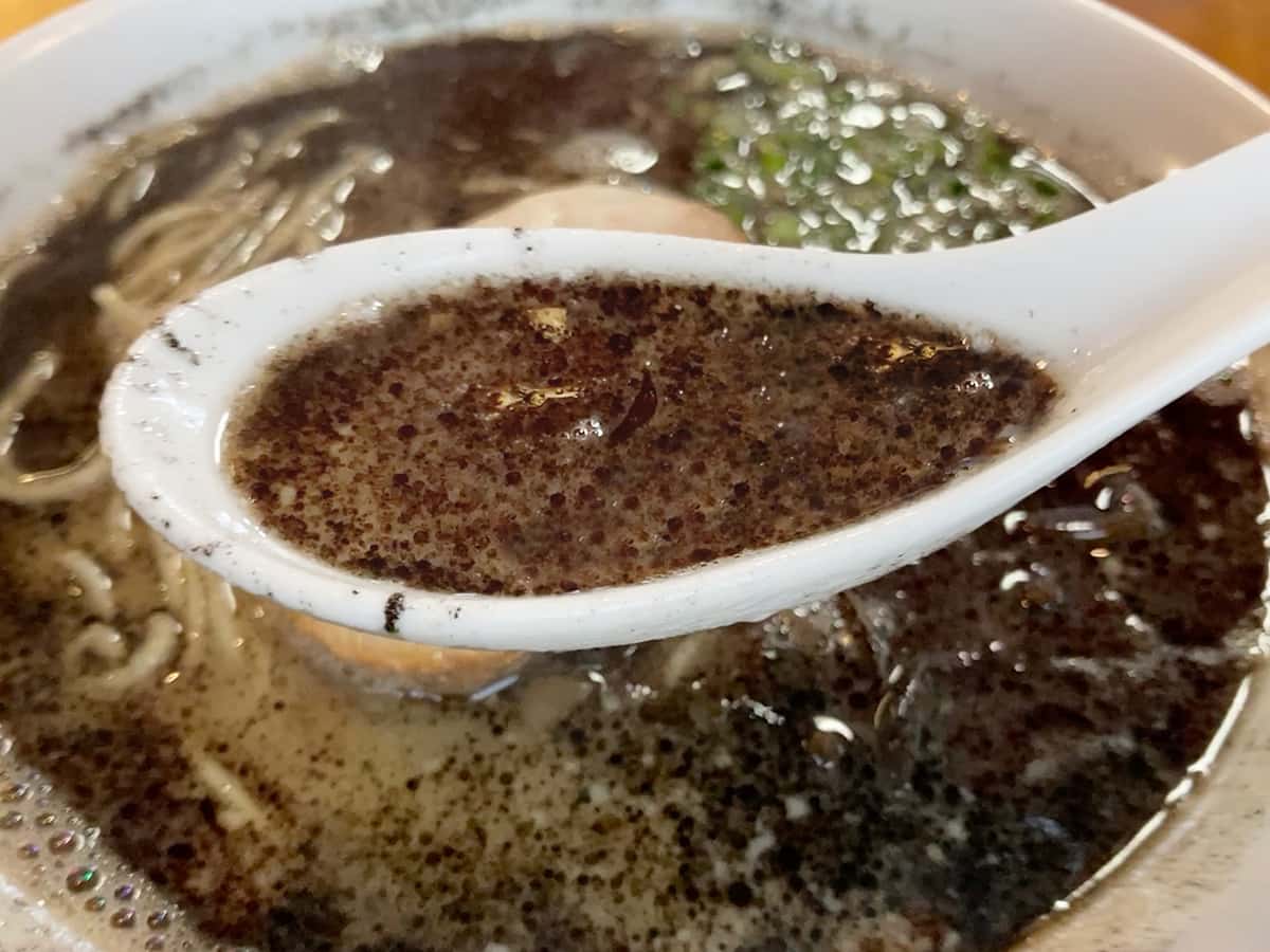 麻油入りラーメンスープ|熊本らーめん育元 滑川本店
