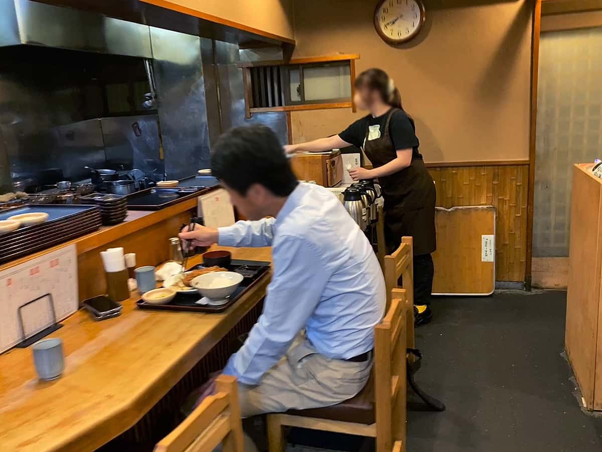 店内カウンター席|とんかつ まさむね