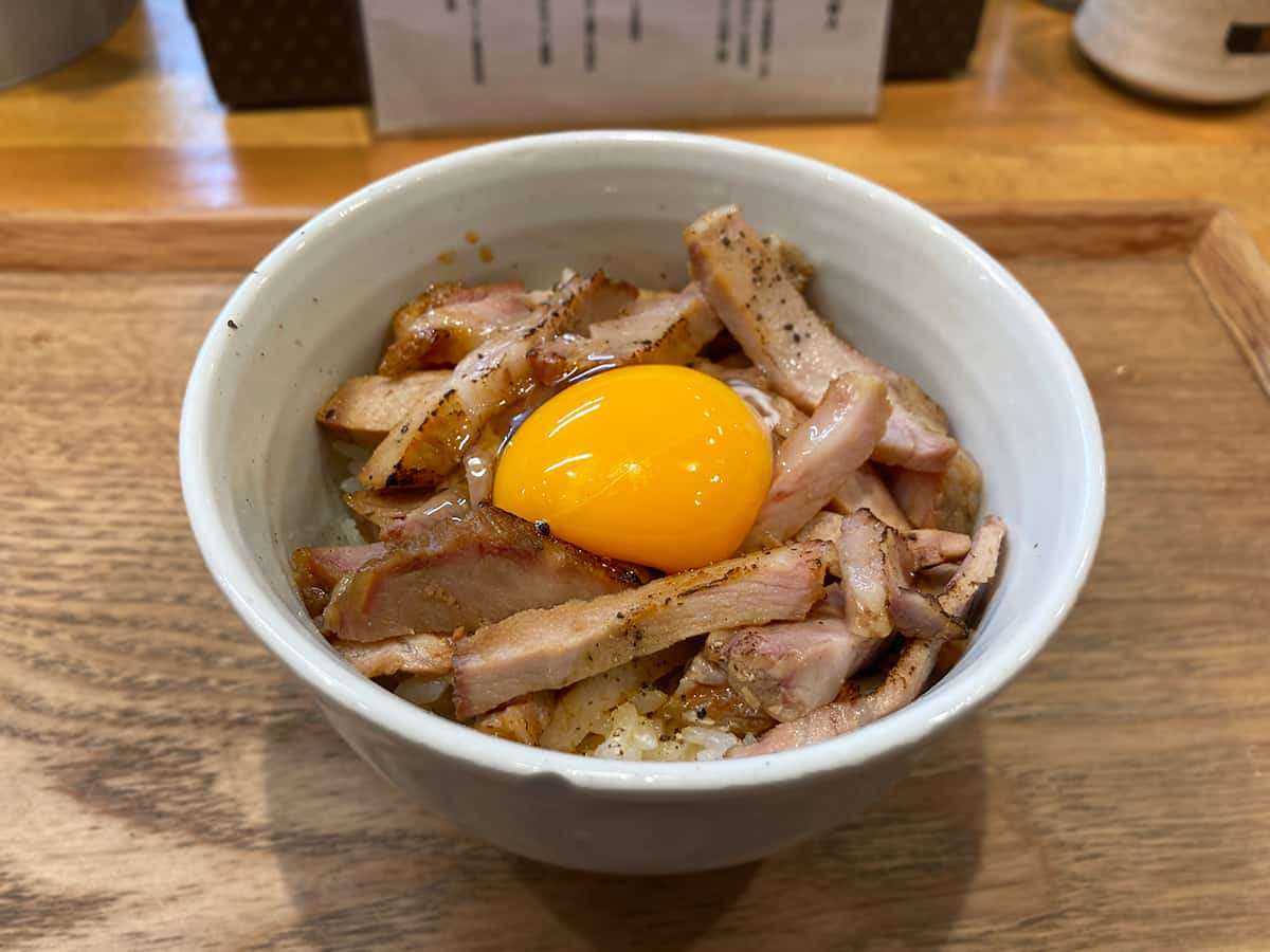 卵黄のせ焼豚飯|MENYA NAKAGAWA (メンヤ ナカガワ)
