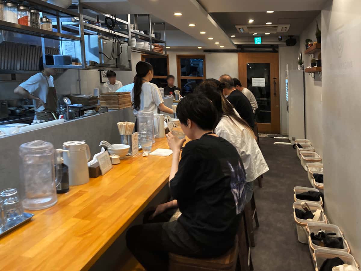 店内カウンター席|MENYA NAKAGAWA (メンヤ ナカガワ)