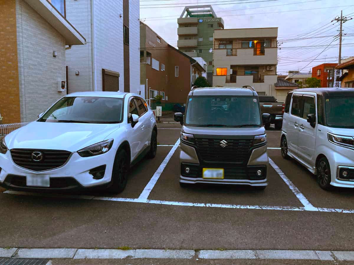 店舗駐車場|三番ホルモン