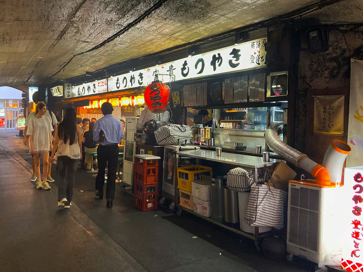 店舗外観|もつやき 登運とん
