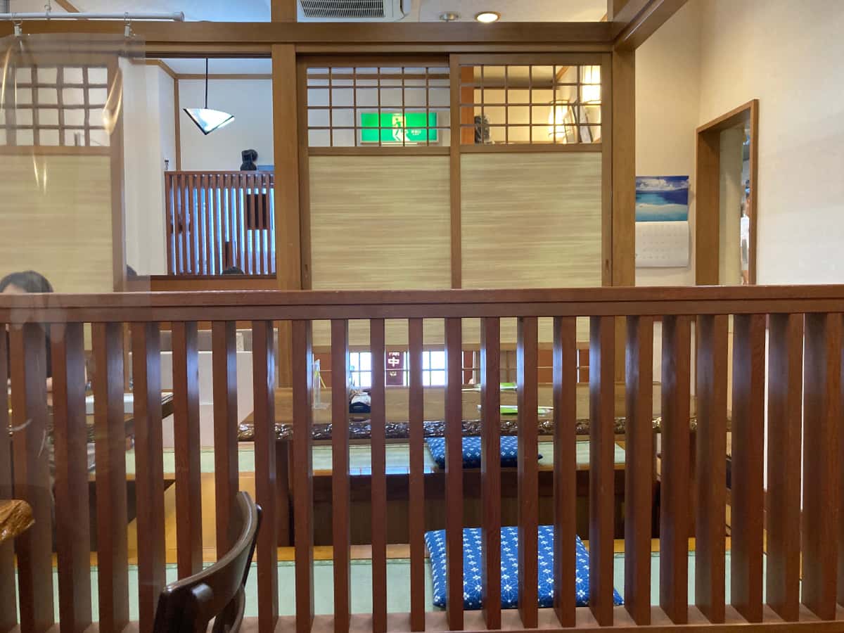 店内テーブル席|うなぎ 浜名