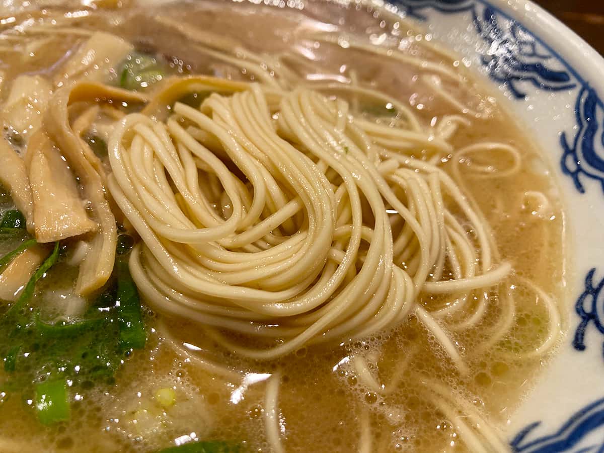 ラーメンの麺|博多麺房 赤のれん 丸ビル店