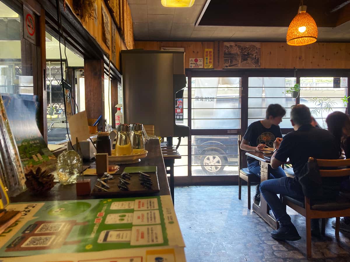 昭和風情の店内の様子|関所食堂