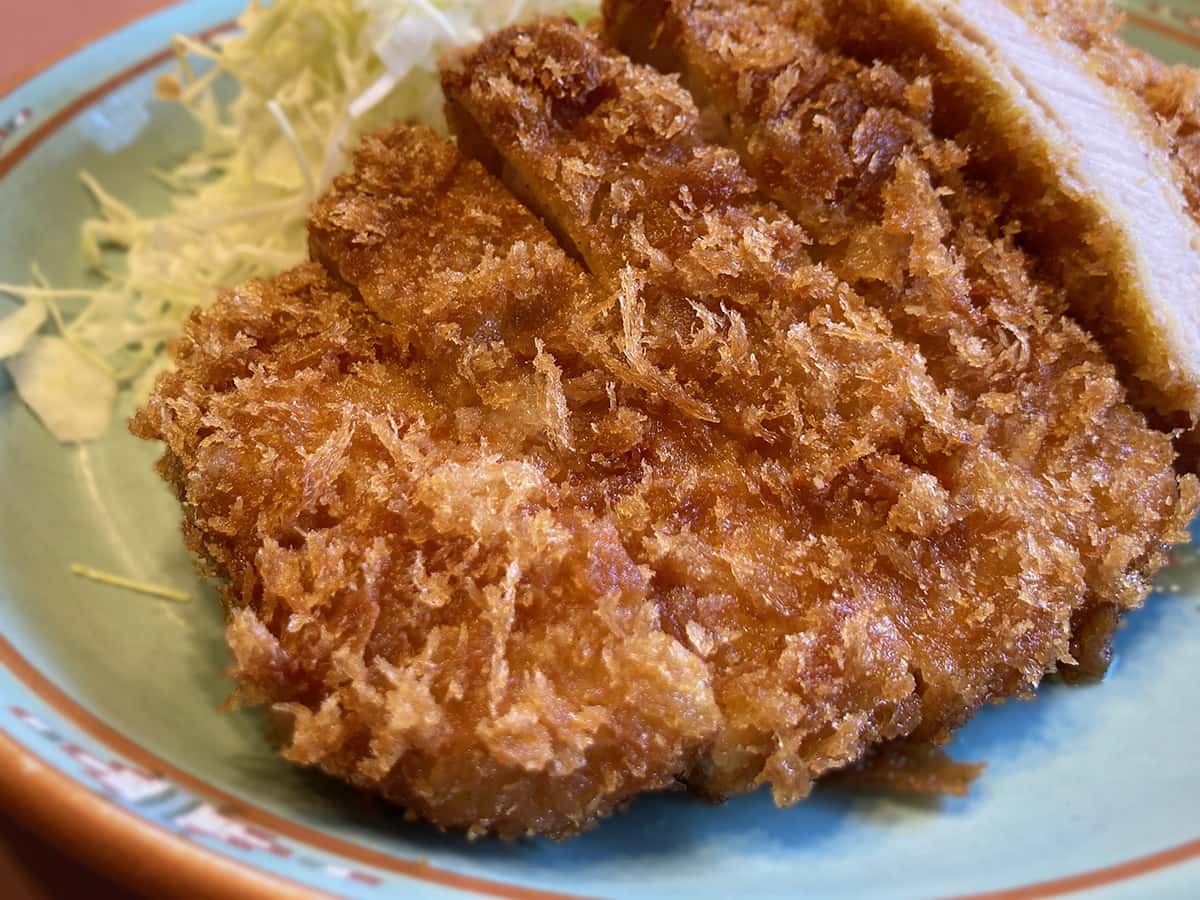 自家製パン粉による衣|とんかつ福よし