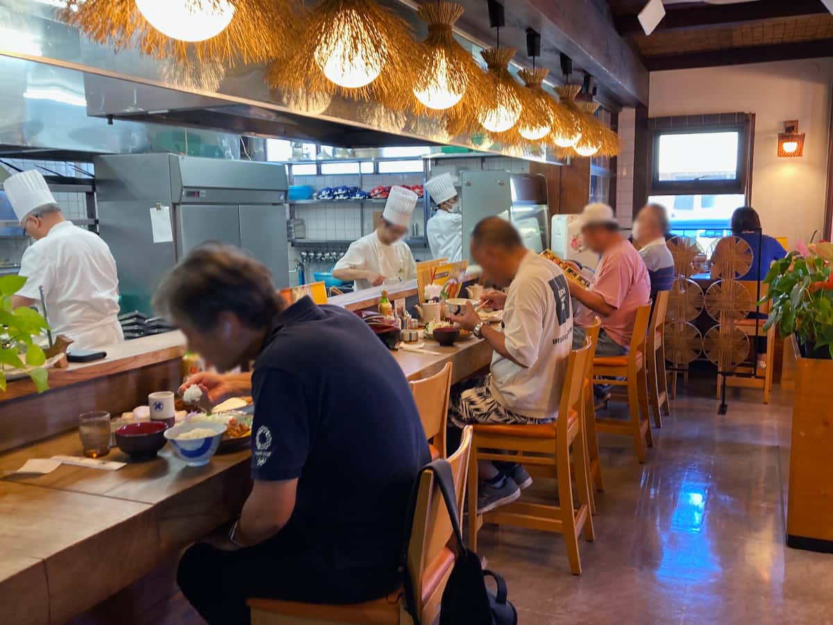 店内カウンター席|とんかつ福よし