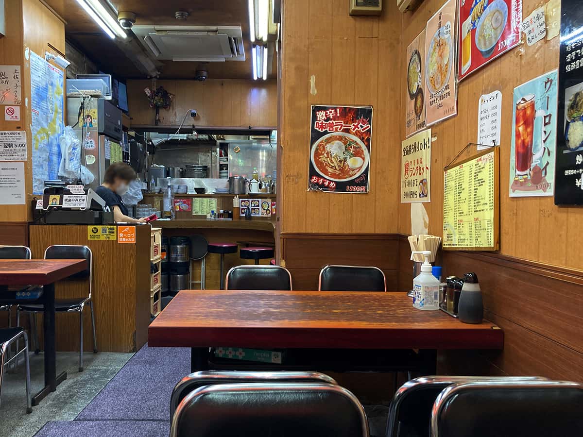店内テーブル席|環七土佐っ子ラーメン 池袋店