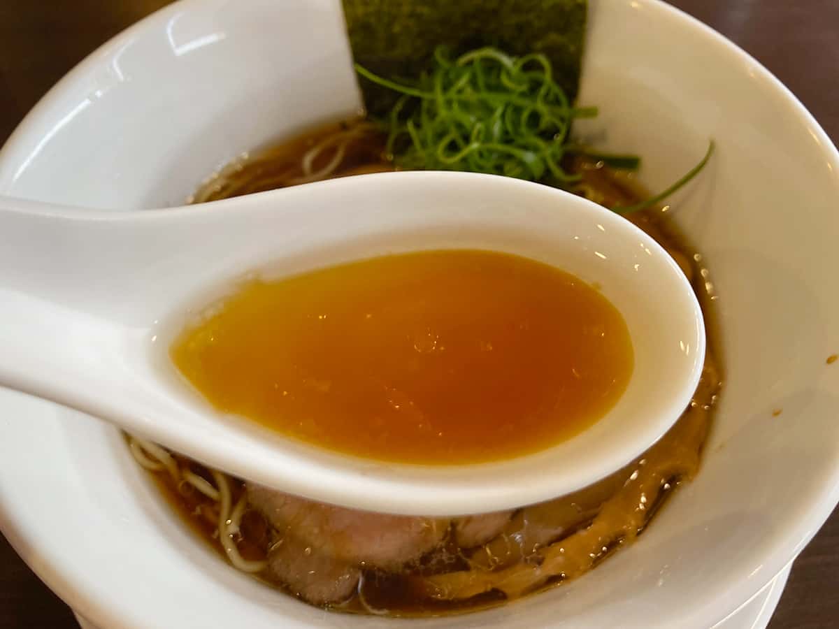 醤油らーめんのスープ|らーめん はんぐり〜