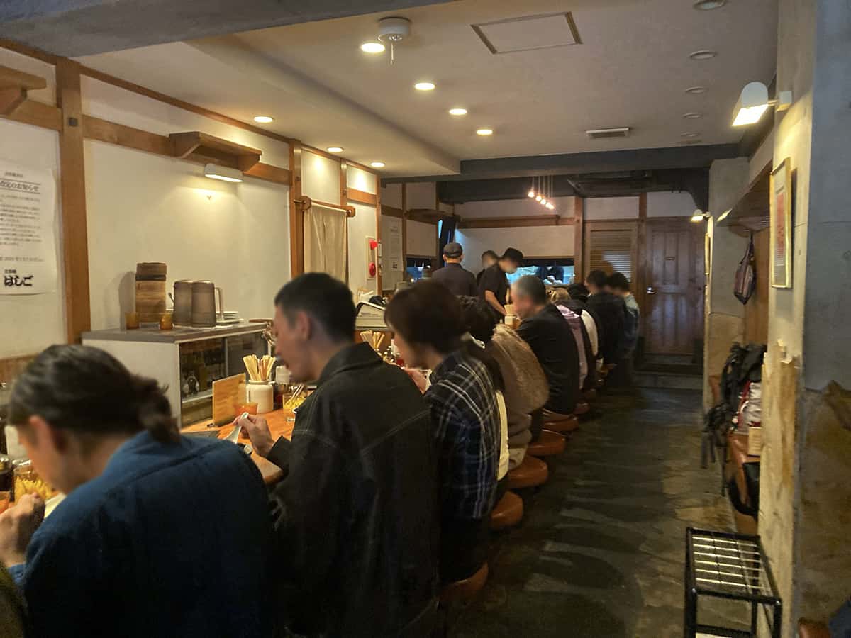店内カウンター席|支那麺 橋悟(はしご) 本店