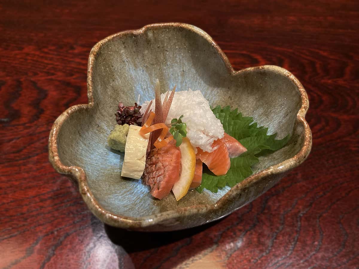 信州サーモンのやまかけ|蕎麦料理處 萱