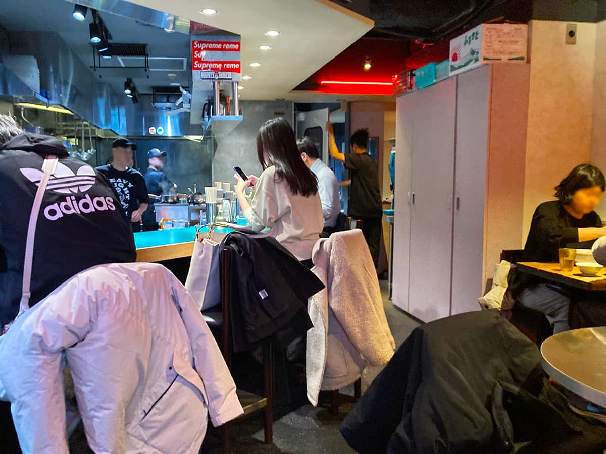 店内カウンター席|本郷苑