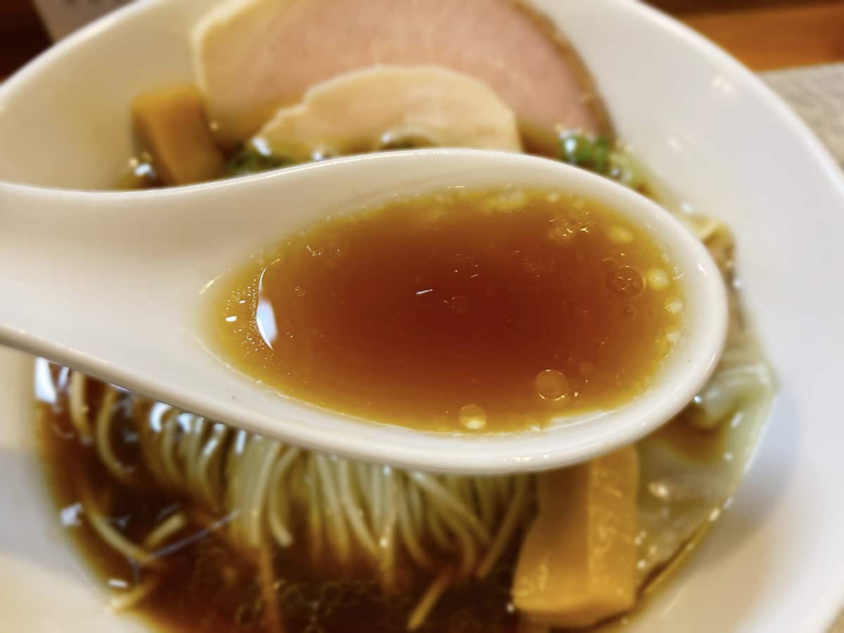 黒醤油のスープ|ramen rise niji(ラーメンライズニジ)