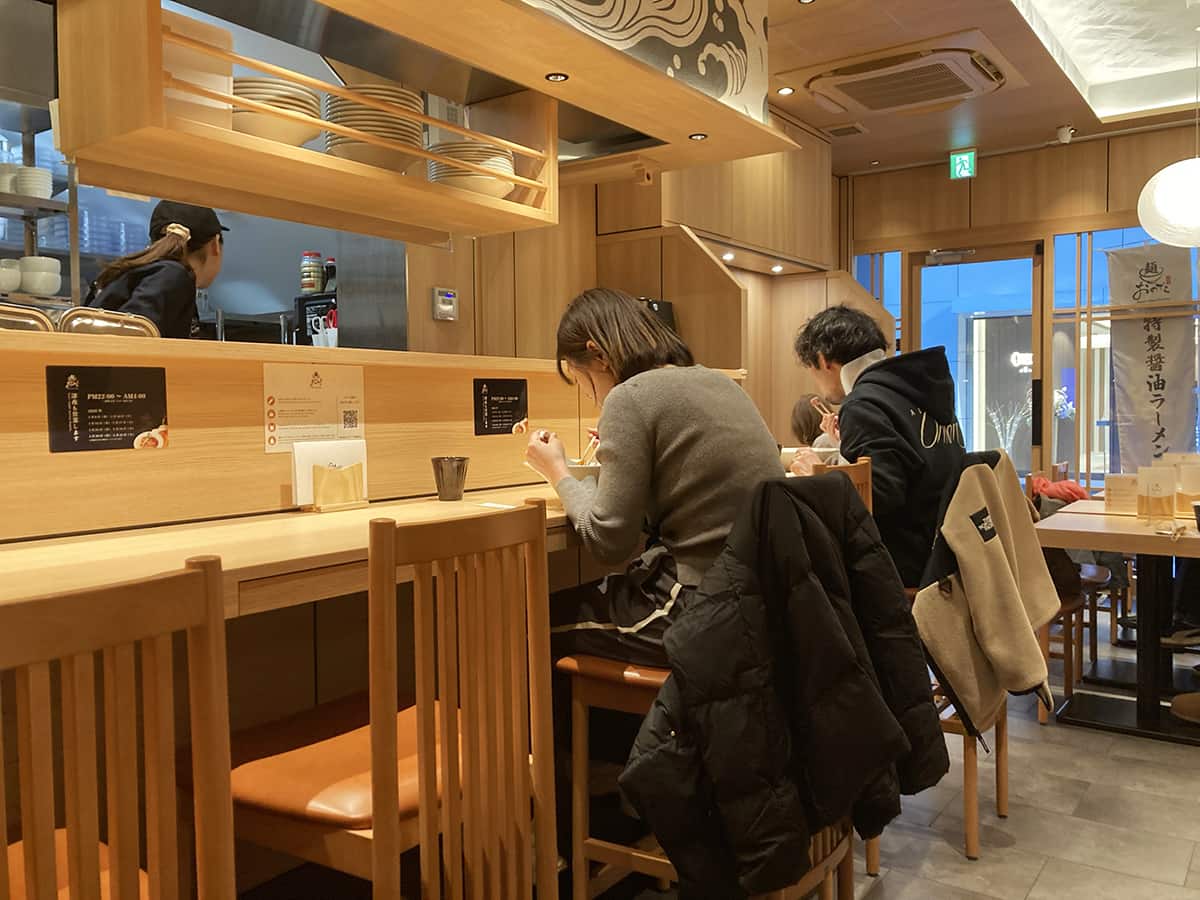 店内カウンター席｜麺 銀座おのでら 東銀座店